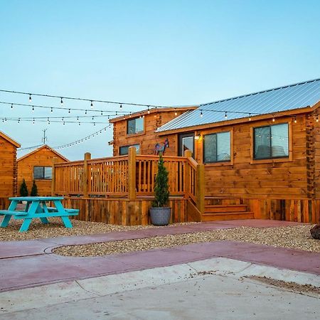 The Big Texan - Cabins And Wagons Amarillo Bagian luar foto