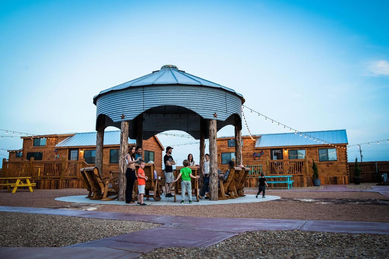 The Big Texan - Cabins And Wagons Amarillo Bagian luar foto