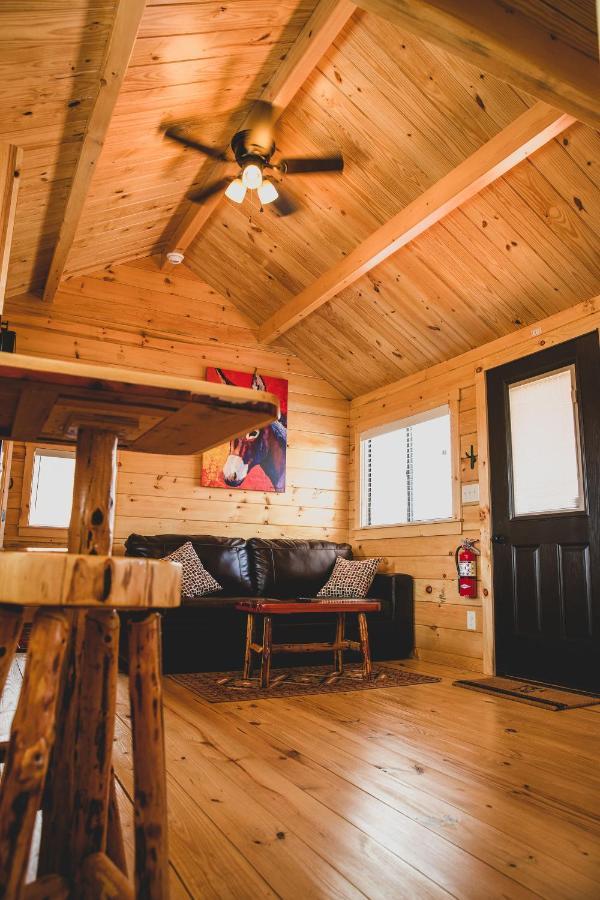 The Big Texan - Cabins And Wagons Amarillo Bagian luar foto