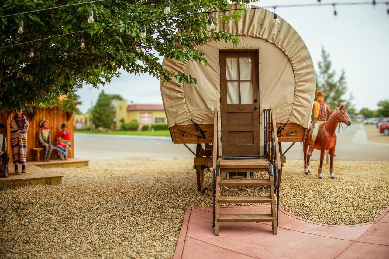 The Big Texan - Cabins And Wagons Amarillo Bagian luar foto