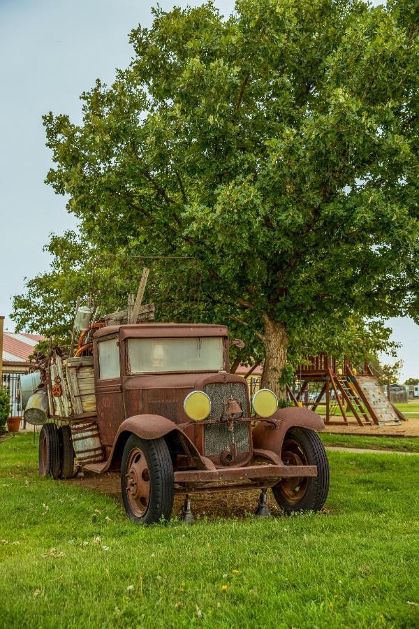 The Big Texan - Cabins And Wagons Amarillo Bagian luar foto