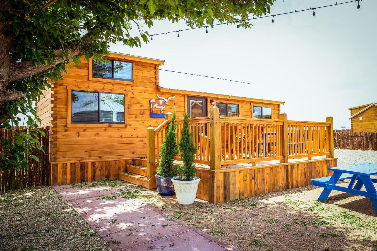 The Big Texan - Cabins And Wagons Amarillo Bagian luar foto
