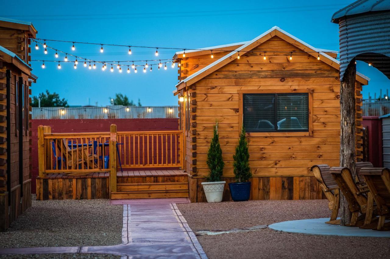 The Big Texan - Cabins And Wagons Amarillo Bagian luar foto