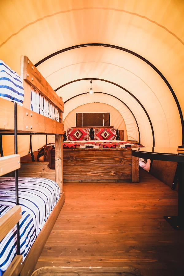 The Big Texan - Cabins And Wagons Amarillo Bagian luar foto