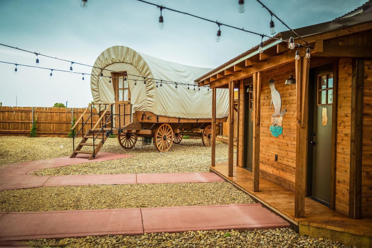 The Big Texan - Cabins And Wagons Amarillo Bagian luar foto